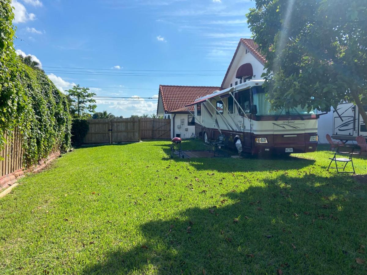 Remodeled And Comfortable Rv - Free Parking Camping *
