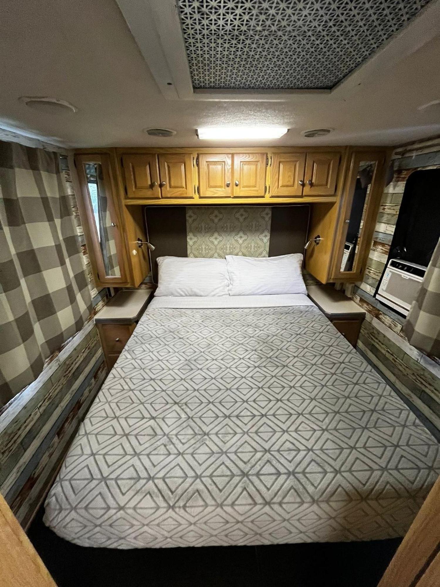 Remodeled And Comfortable Rv - Free Parking Camping *