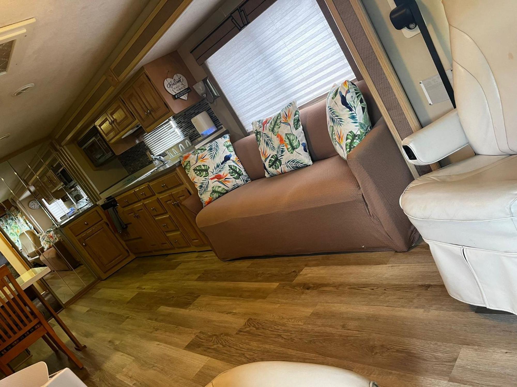 Camping Remodeled And Comfortable Rv - Free Parking Miami