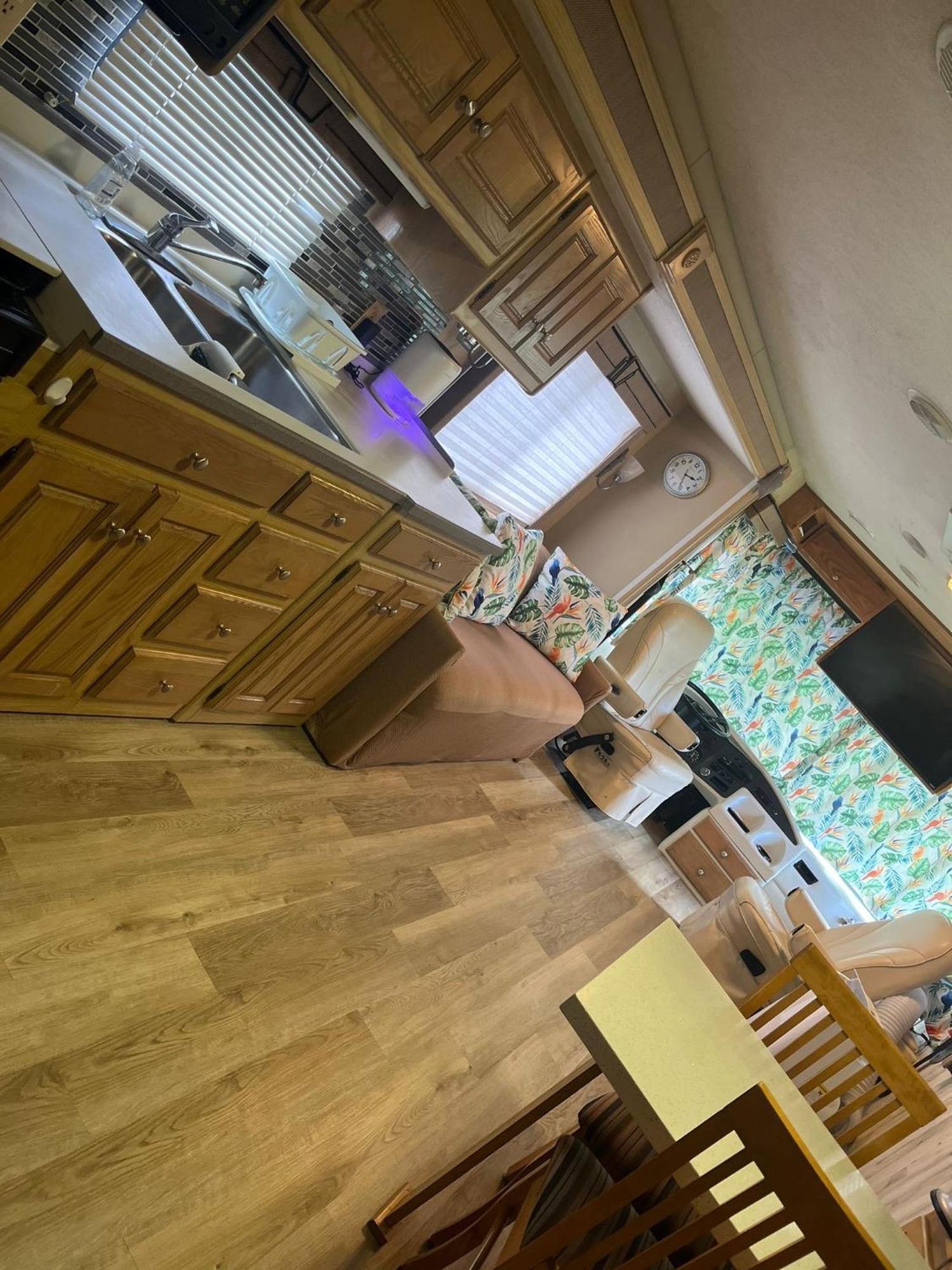 Camping Remodeled And Comfortable Rv - Free Parking *