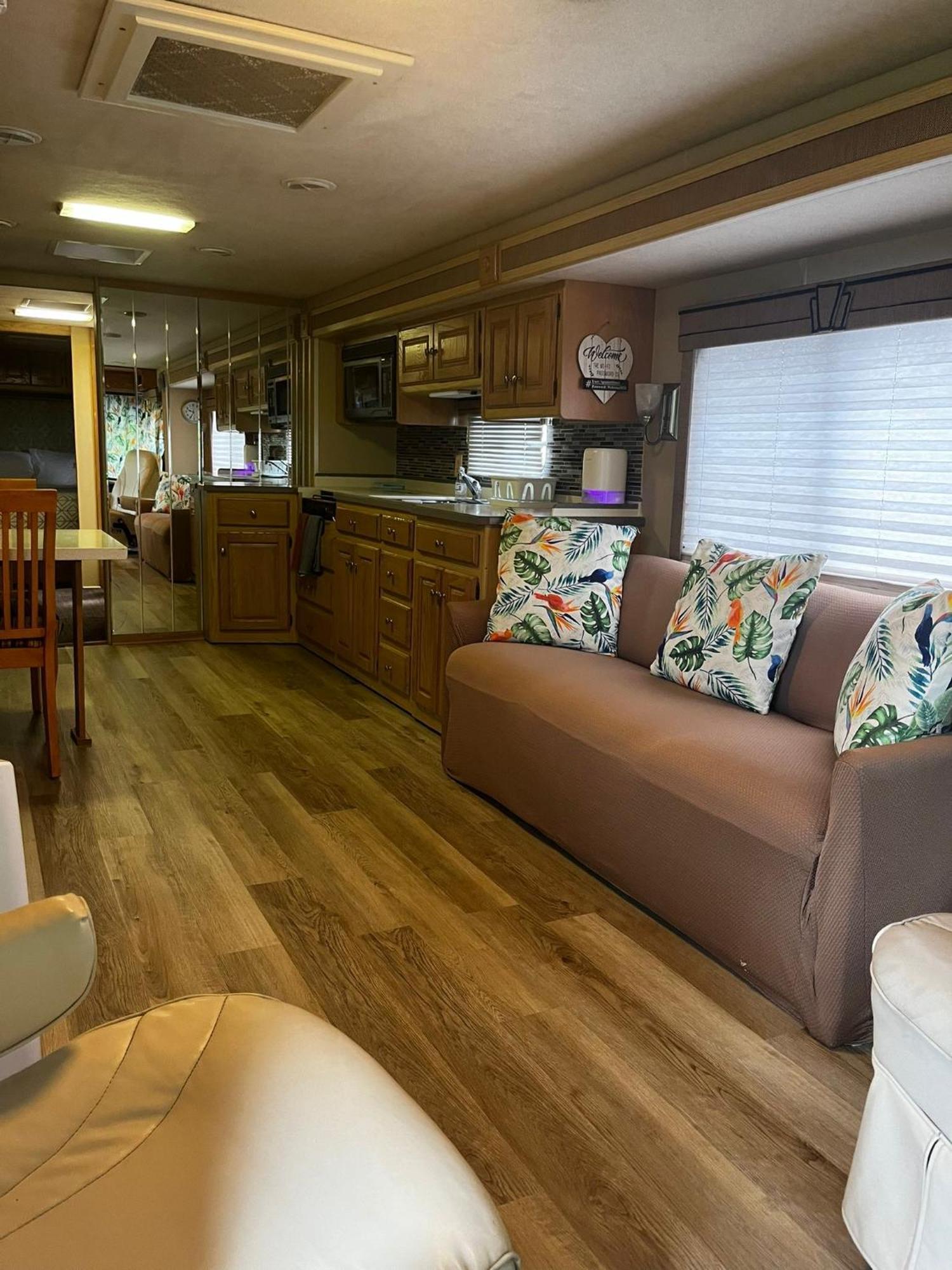 Remodeled And Comfortable Rv - Free Parking Camping Miami