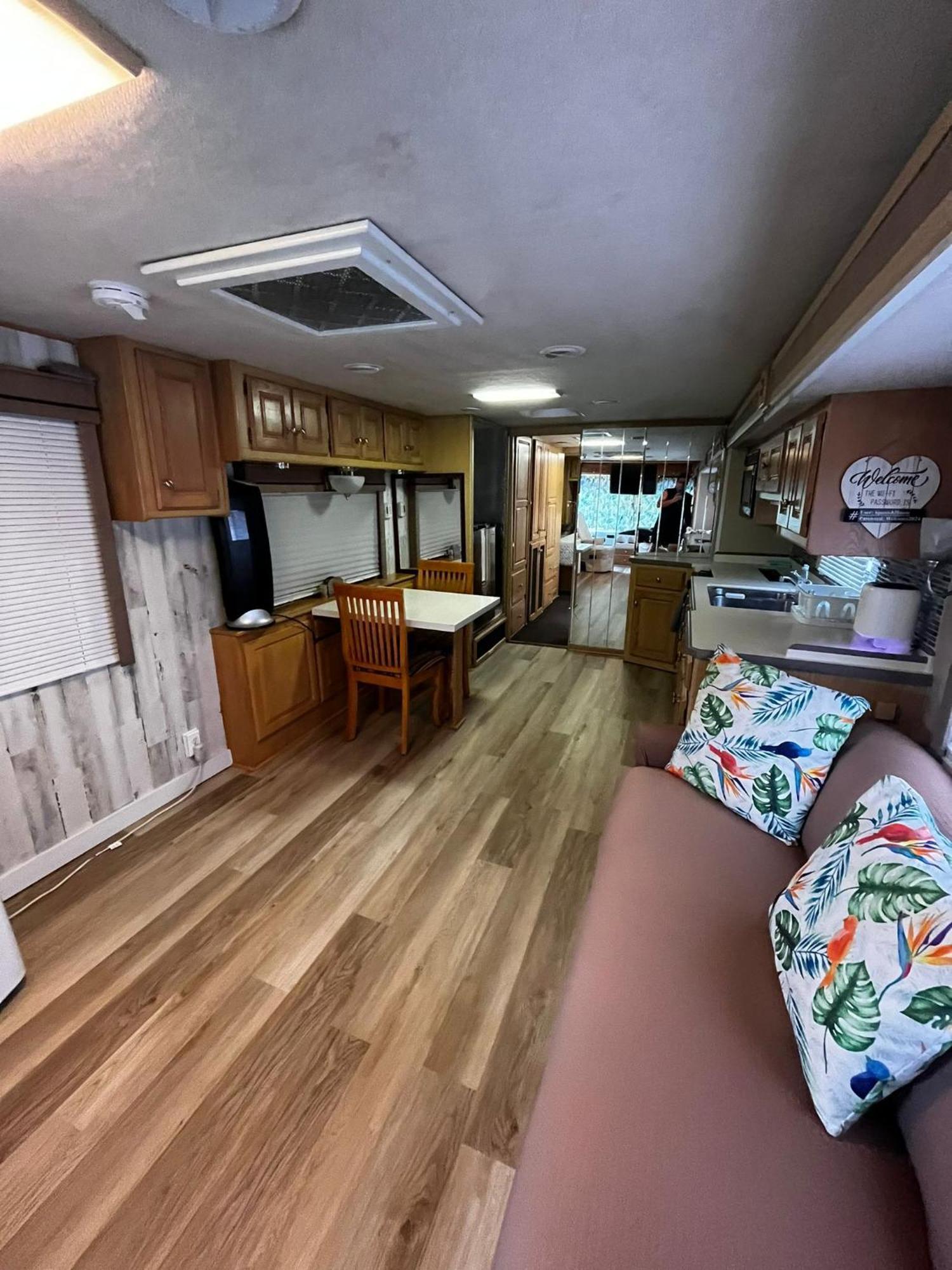 Camping Remodeled And Comfortable Rv - Free Parking